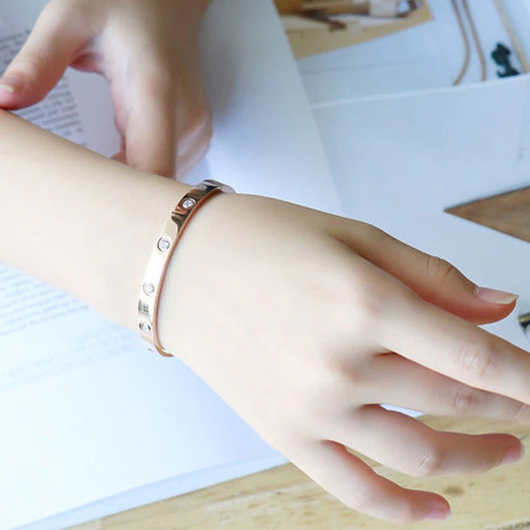 Women Bracelets Classic Lover